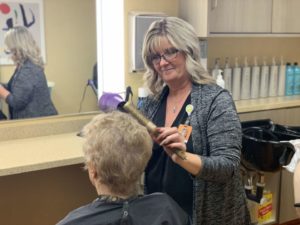Jefferson woman a volunteer hairstylist at hospice
