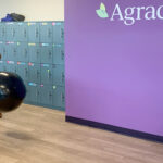 No se necesitan zapatos raros el día de los bolos en el Agrace Centro de Cuidado Diurno para Adultos. 